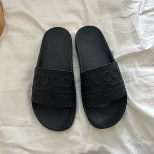BLACK GUCCI LOGO SLIDES